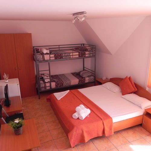 Camera cvadrupla family cu balcon