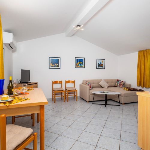 Apartament pentru 3 pers. (se inchirieaza doar integral)