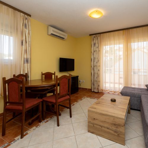 Apartament pentru 3 pers. (se inchirieaza doar integral)