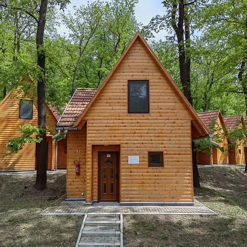 Cabană cu duș cu chicinetă proprie pentru 7 pers. (se inchirieaza doar integral)
