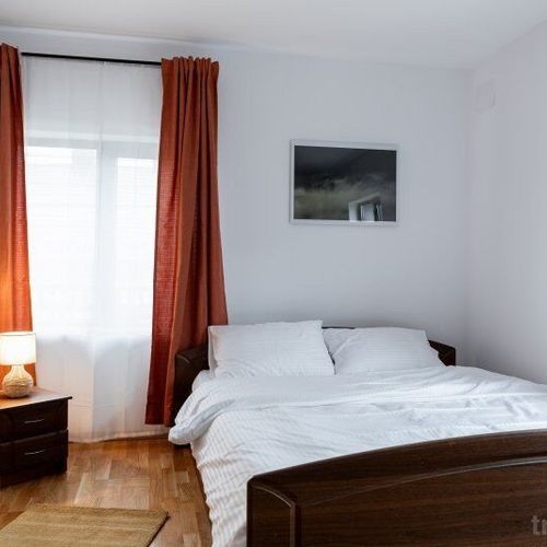 Vilă întreaga unitate cu vedere spre munte pentru 10 pers. (se inchirieaza doar integral)
