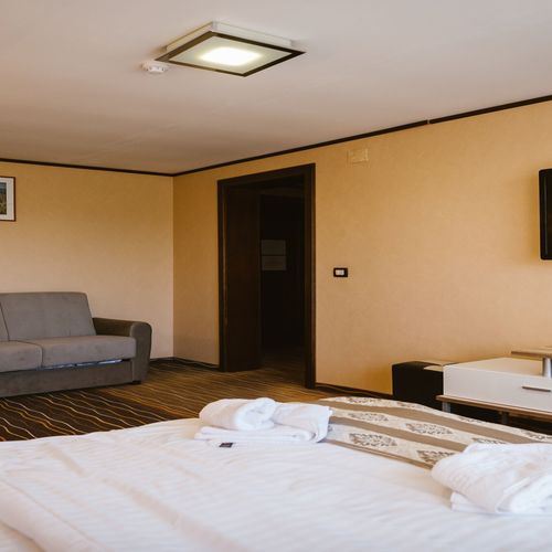 Camera cvadrupla family cu balcon