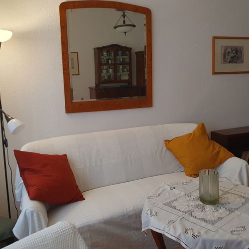 Apartament classic la etaj pentru 2 pers. (se inchirieaza doar integral)