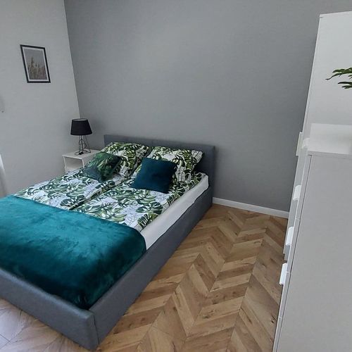 Apartament la parter cu chicinetă proprie cu 2 camere pentru 4 pers. (se poate solicita pat suplimentar)