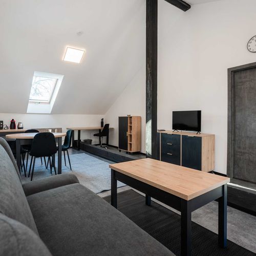 Apartament la mansardă cu duș cu 2 camere pentru 4 pers.