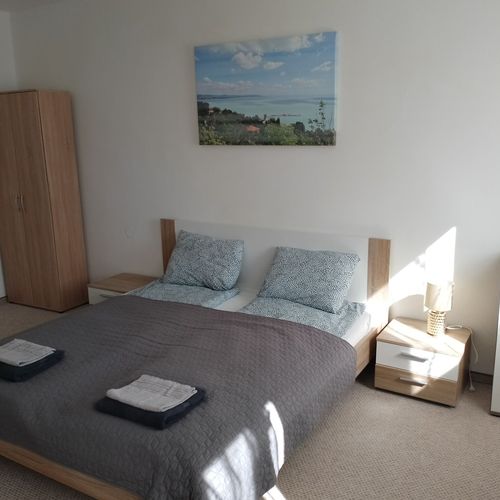Apartament familial(ă) la parter pentru 5 pers. (se inchirieaza doar integral)