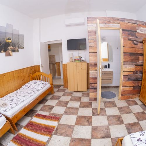 Apartament la parter cu terasă cu 2 camere pentru 8 pers.