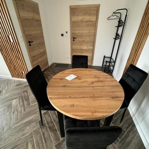 Apartament la demisol cu vedere spre munte cu 2 camere pentru 5 pers.