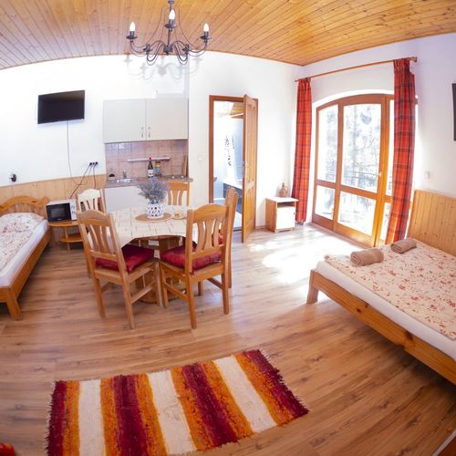 Apartament la etaj cu balcon cu 2 camere pentru 7 pers.