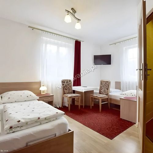 Camera tripla cu baie cu grădină