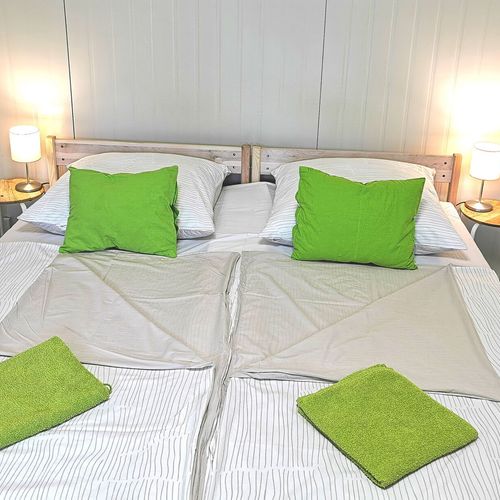 Apartament cu vedere spre curte pentru 3 pers. (se inchirieaza doar integral)