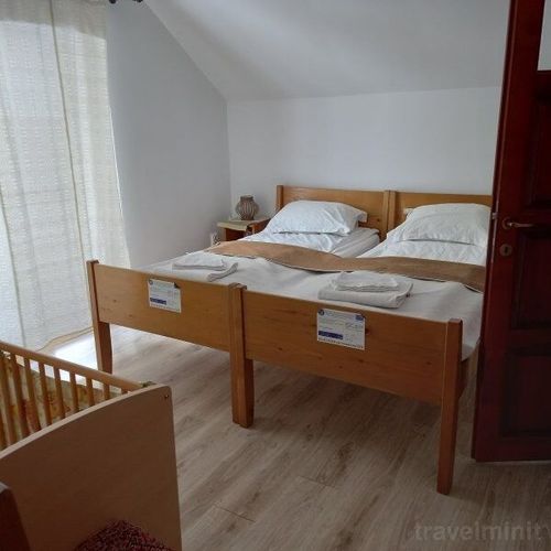 Casă de vacanță pentru 8 pers. (se inchirieaza doar integral)