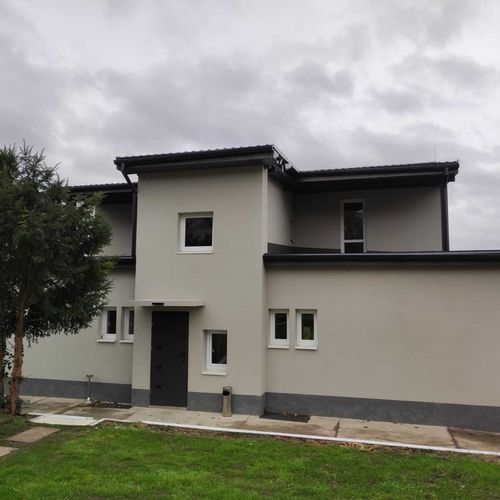 Apartament la parter cu duș cu 2 camere pentru 4 pers. (se poate solicita pat suplimentar)