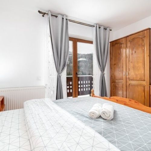 Cabană întreaga unitate cu vedere spre munte pentru 8 pers. (se inchirieaza doar integral)