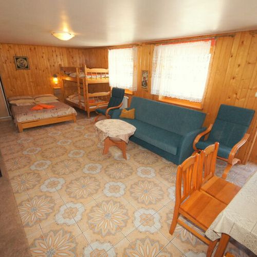 Apartament pentru 6 pers. (se inchirieaza doar integral)