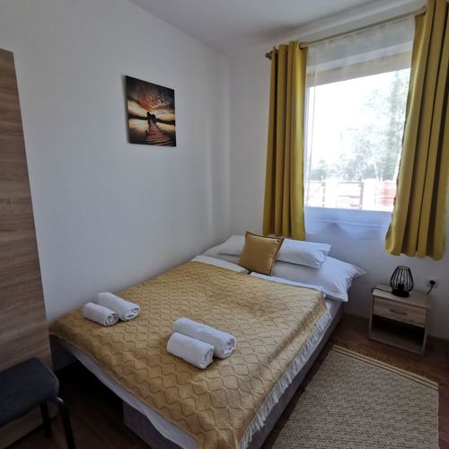 Casă de vară familial(ă) întreaga unitate pentru 10 pers. (se inchirieaza doar integral)