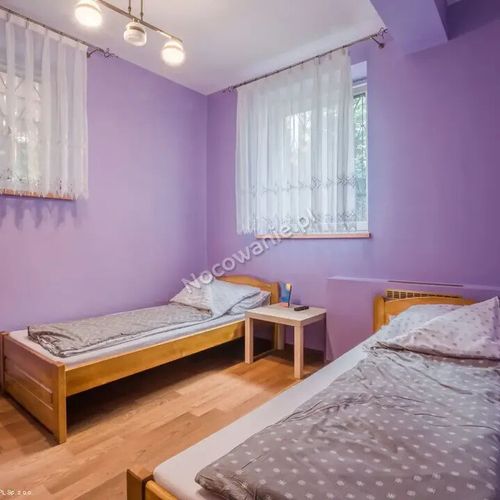 Pokój 4-osobowy z łazienką z własną kuchnią (możliwa dostawka)