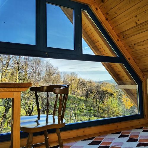 Casă de vacanță întreaga unitate cu vedere spre pădure pentru 8 pers. (se inchirieaza doar integral)