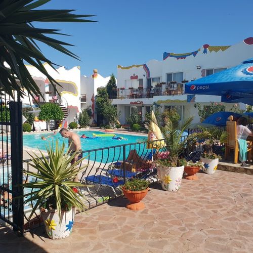 Camera dubla cu balcon lângă piscină