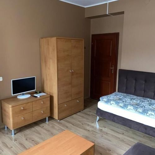 Camera tripla cu vedere spre munte cu vedere spre grădină