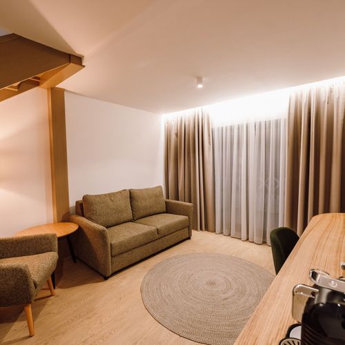 Apartament superior cu vedere spre oraș cu 2 camere pentru 5 pers.