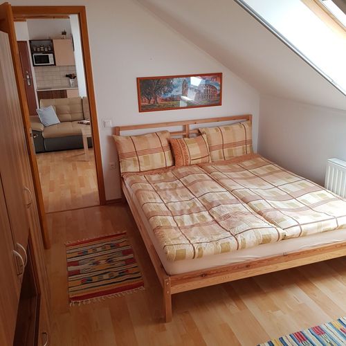 Apartman s balkónem s klimatizací pro 5 os. se 2 ložnicemi
