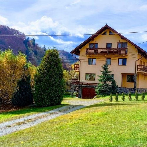 Casă de vacanță pentru 14 pers. (se inchirieaza doar integral) (se poate solicita pat suplimentar)