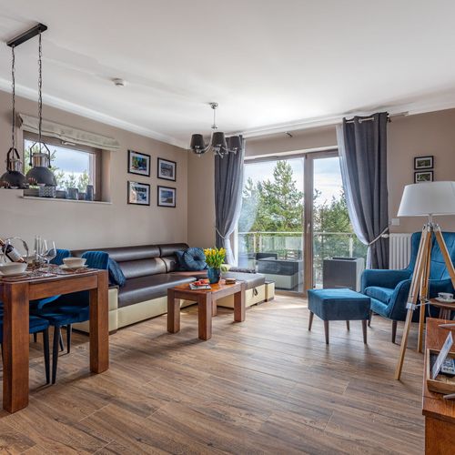 Apartament lux la etaj cu 2 camere pentru 4 pers.