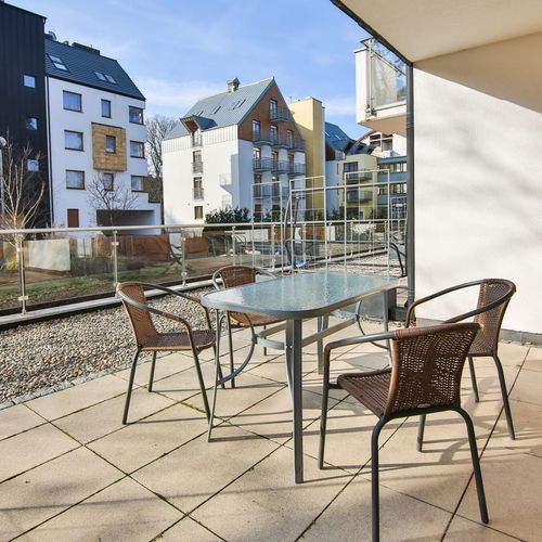 Apartament la parter cu terasă cu 3 camere pentru 6 pers.