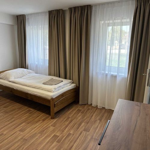 Apartman se sprchou s privátní koupelnou mimo apartmán pro 5 os. se 2 ložnicemi (s možností přistýlky)