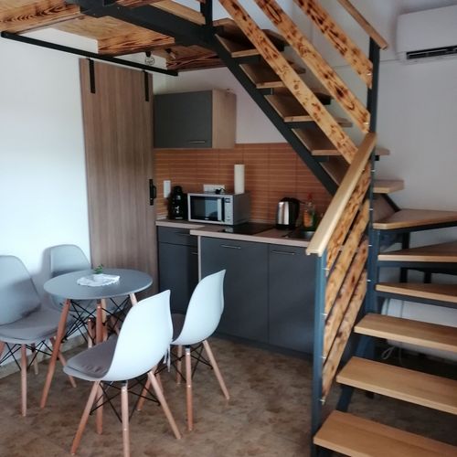 Apartament art la mansardă cu 1 camera pentru 2 pers. (se poate solicita pat suplimentar)