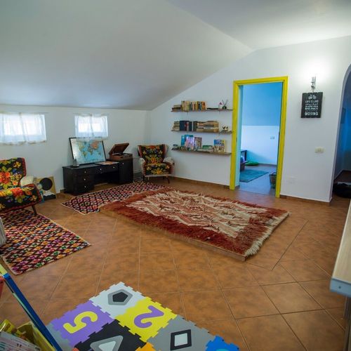 Apartament la mansardă cu vedere spre grădină pentru 4 pers. (se inchirieaza doar integral)