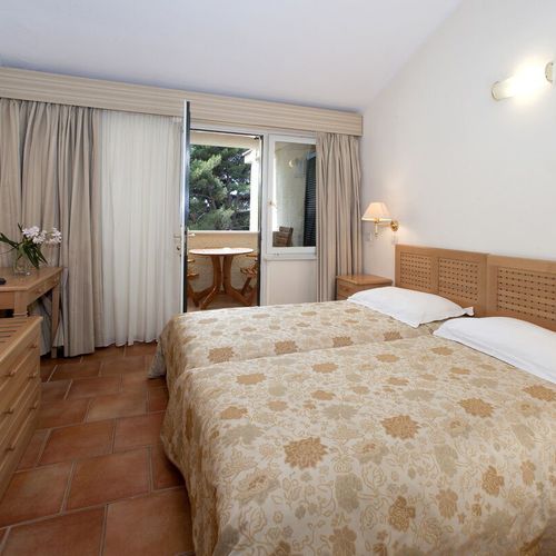 Apartament studio spre parc cu 2 camere pentru 3 pers.