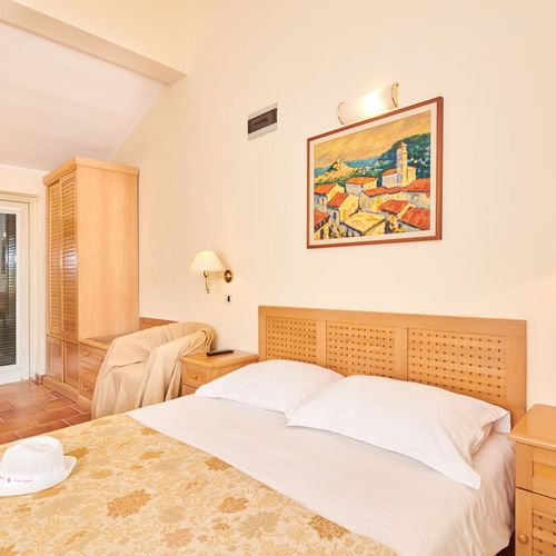 Apartament classic cu vedere spre parc cu 3 camere pentru 6 pers.