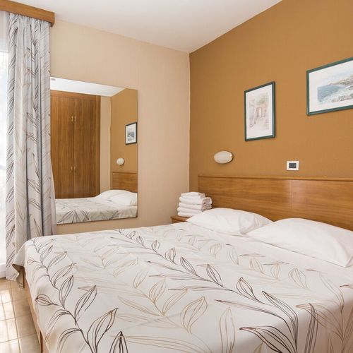 Apartament classic cu balcon cu 2 camere pentru 3 pers.