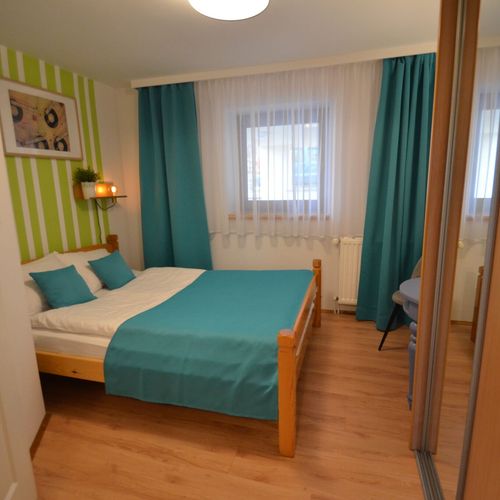 Apartament 4-osobowy z łazienką z własną kuchnią z 2 pomieszczeniami sypialnianymi