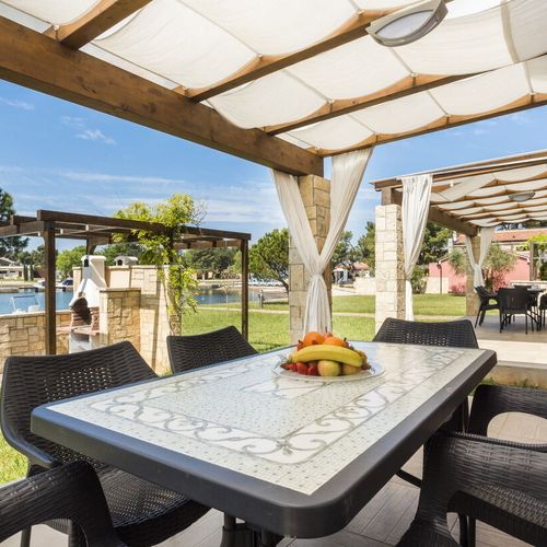 Apartament premium cu vedere spre mare cu 3 camere pentru 6 pers.