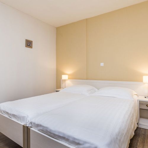 Apartament superior cu vedere spre parc cu 3 camere pentru 6 pers.
