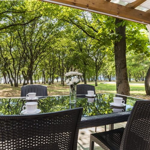 Apartament premium la parter cu 2 camere pentru 4 pers.