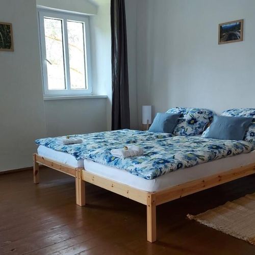 Apartament cu duș cu chicinetă proprie cu 2 camere pentru 5 pers.