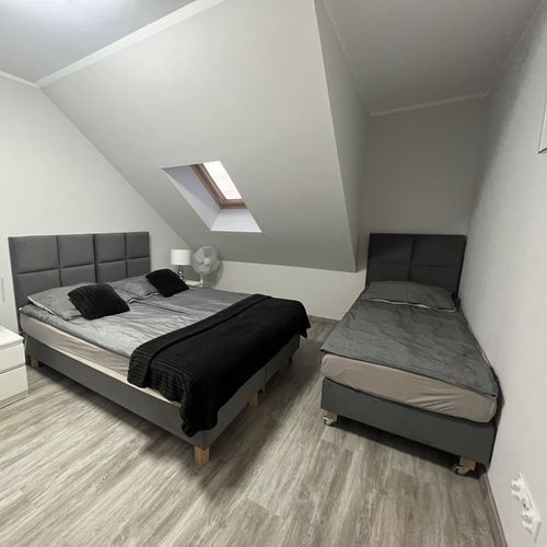 Apartament 5-osobowy z tarasem z widokiem na jezioro (możliwa dostawka)