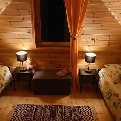 Domek drewniany 4-osobowy z dostępem do ogrodu z widokiem na góry