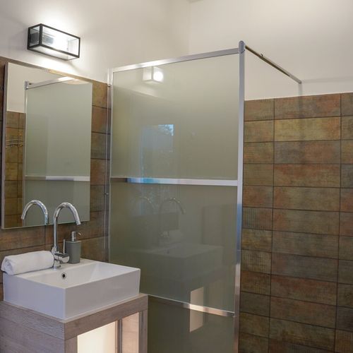 Apartament la parter cu vedere spre grădină cu 1 camera pentru 2 pers.