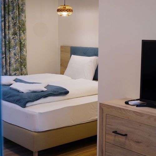 Apartament la parter cu vedere spre grădină cu 1 camera pentru 2 pers.
