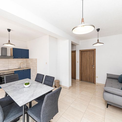 Apartament pentru 5 pers. (se inchirieaza doar integral)