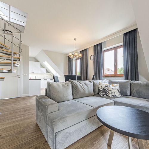 Apartament 4-osobowy z antresolą z 2 pomieszczeniami sypialnianymi