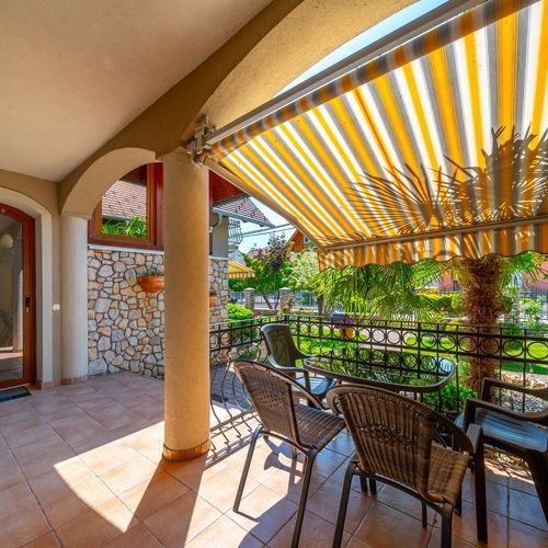 Apartament standard la parter cu 2 camere pentru 4 pers.