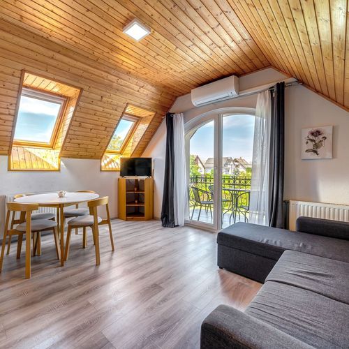 Apartament standard la etaj cu 2 camere pentru 4 pers.