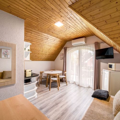 Apartament standard la etaj cu 2 camere pentru 4 pers.