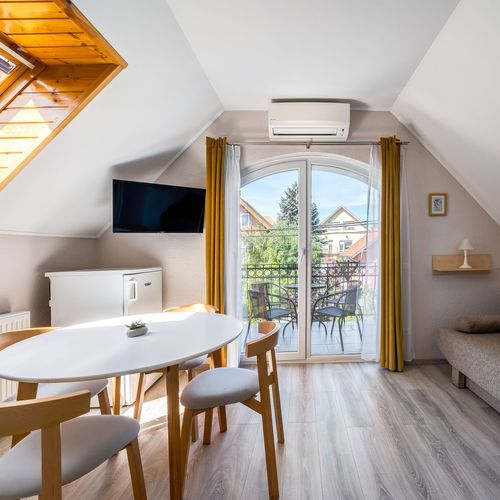 Apartament standard la etaj cu 2 camere pentru 4 pers.